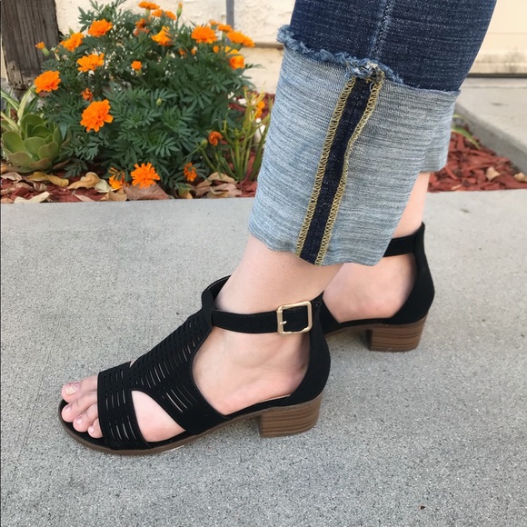 Women’s ankle strap low heel sandal - Picture 5 of 5